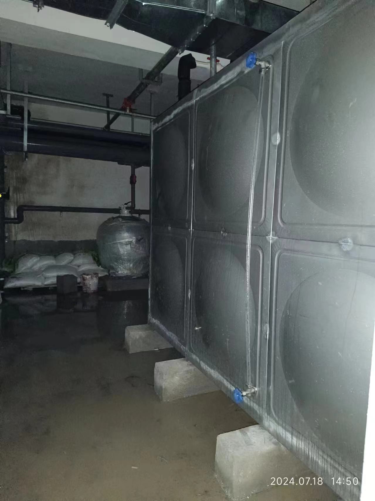 郑州某外国语中学泳池水处理设备及泳池施工进展！